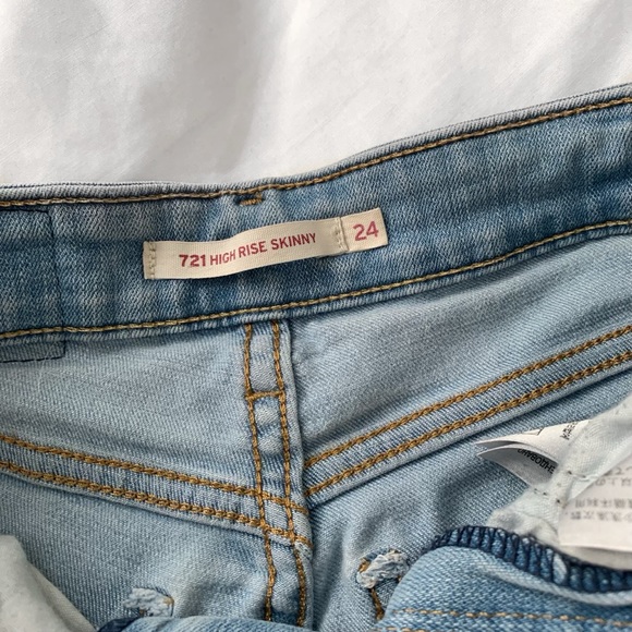 Light Wash Levi’s Shorts 💙 - Picture 2 of 5